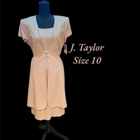 GORGEOUS J. TAYLOR LIGHT PINK DRESS QITH PEARL ACCENTS AND EMBROIDERY - Picture 1 of 3
